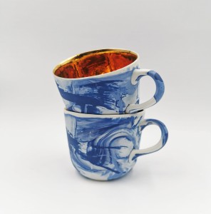 Zestaw dwóch porcelanowych kubków Grafik ze złotem 